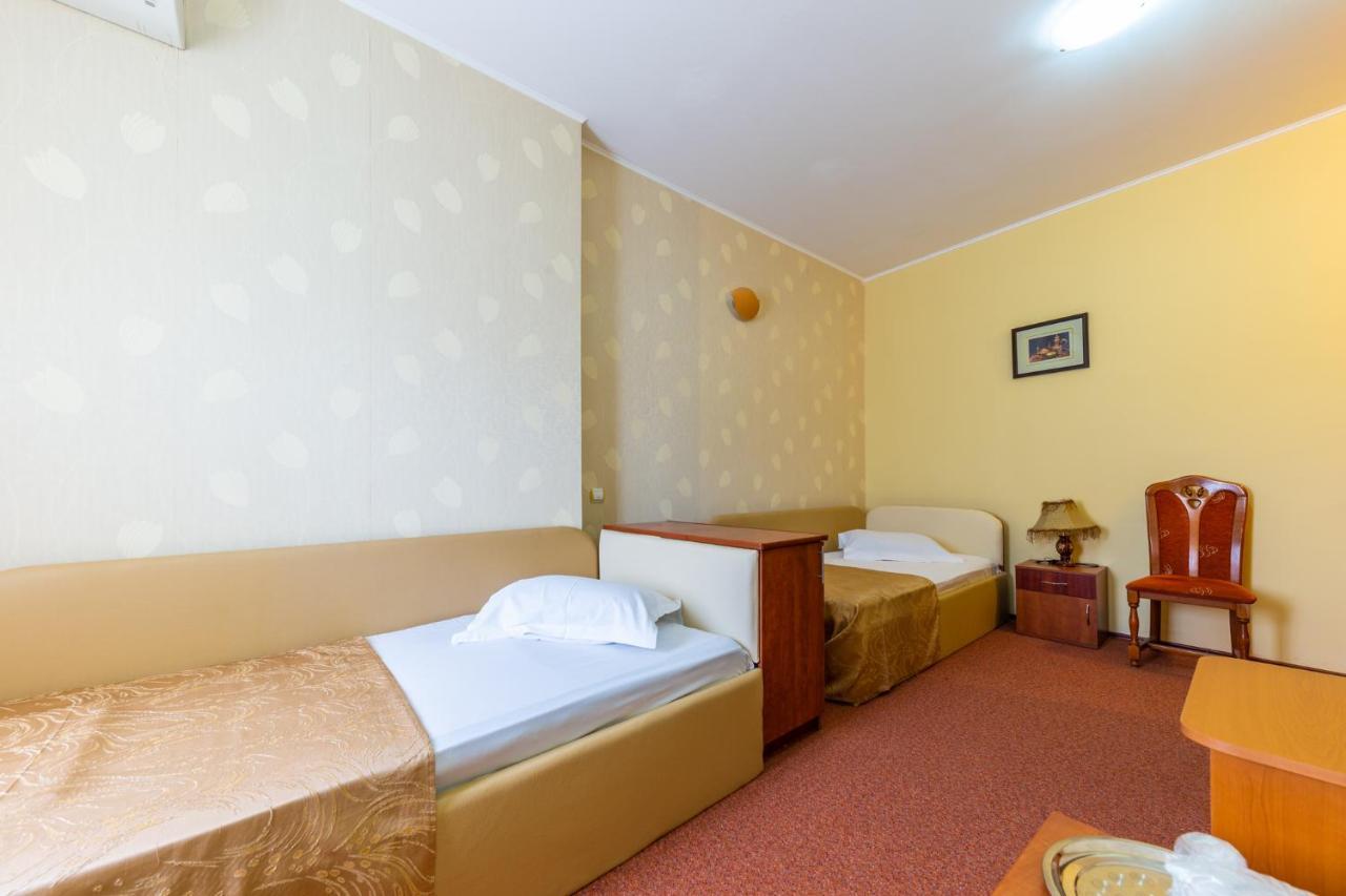 Hotel Amphitryon Bucarest Esterno foto
