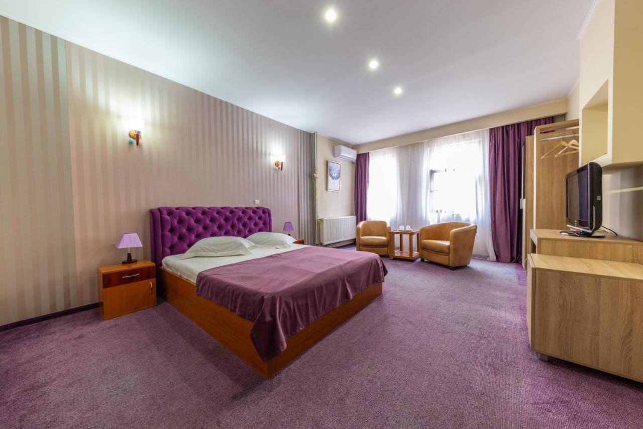 Hotel Amphitryon Bucarest Esterno foto