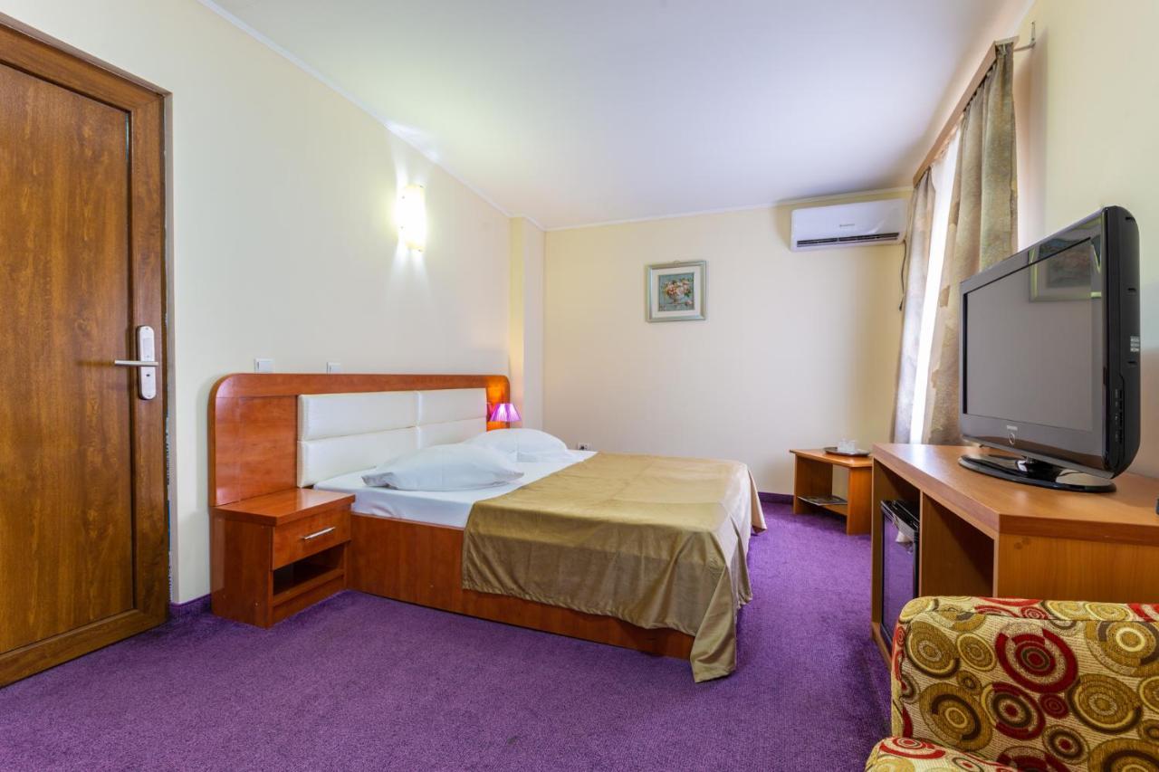 Hotel Amphitryon Bucarest Esterno foto