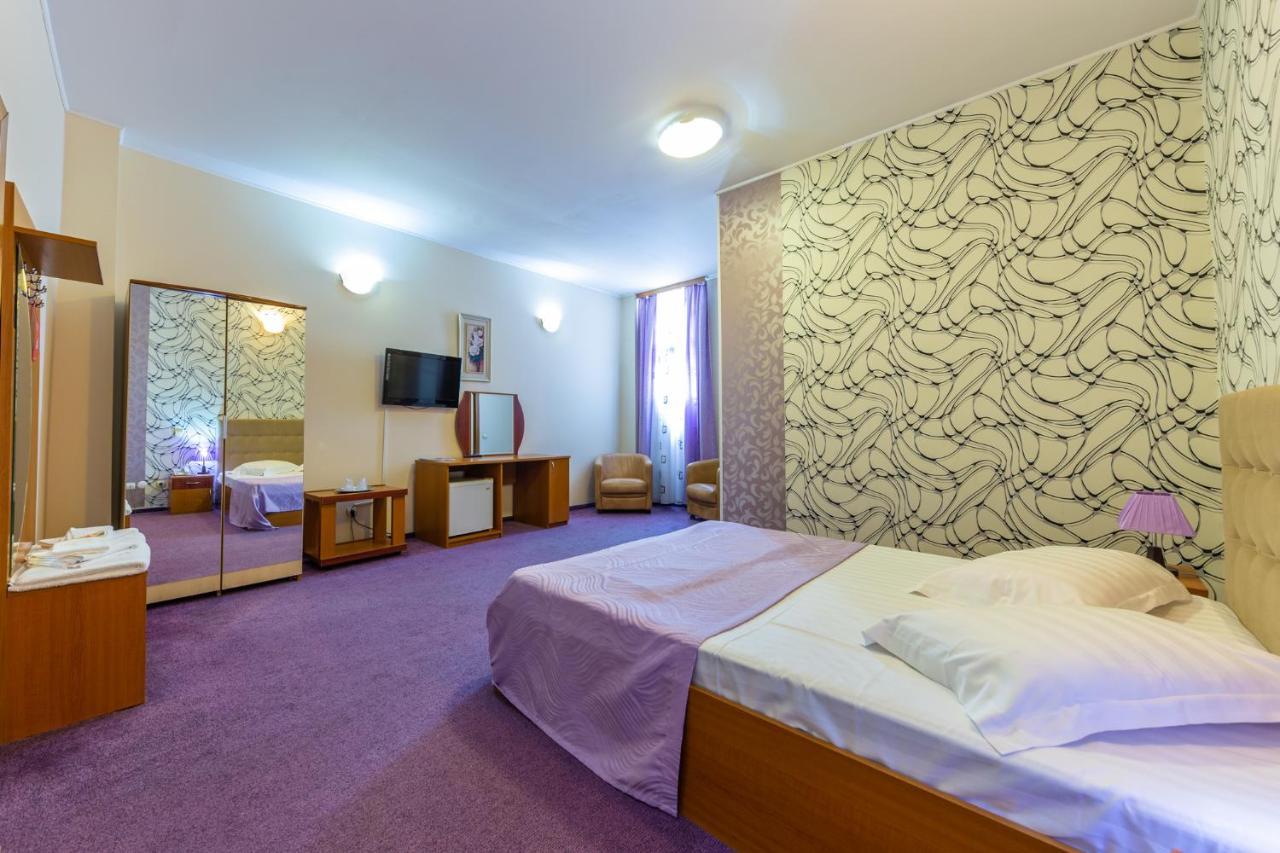 Hotel Amphitryon Bucarest Esterno foto