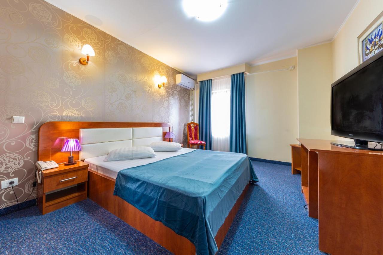 Hotel Amphitryon Bucarest Esterno foto
