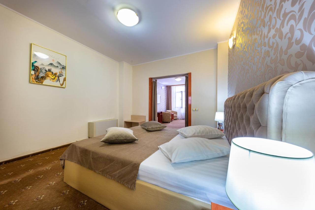 Hotel Amphitryon Bucarest Esterno foto