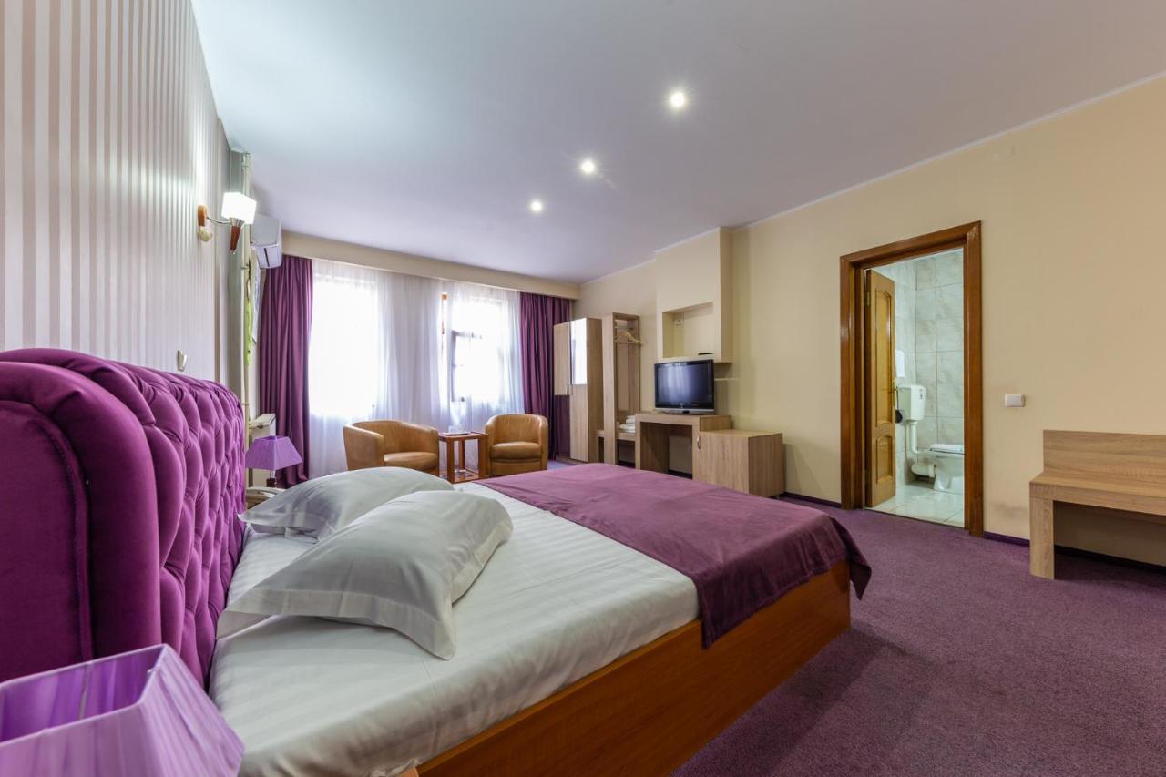 Hotel Amphitryon Bucarest Esterno foto