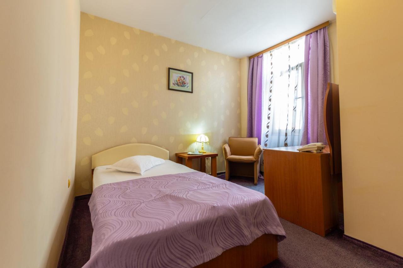 Hotel Amphitryon Bucarest Esterno foto