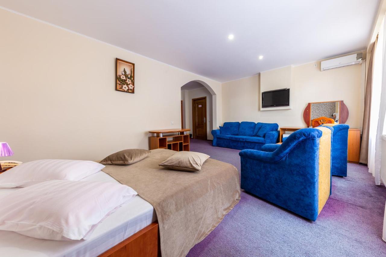 Hotel Amphitryon Bucarest Esterno foto