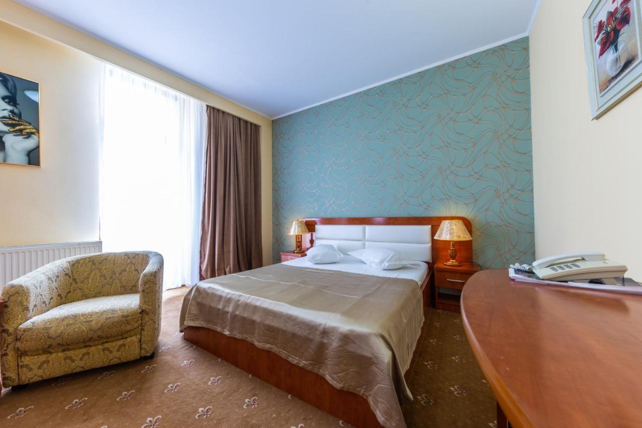 Hotel Amphitryon Bucarest Esterno foto