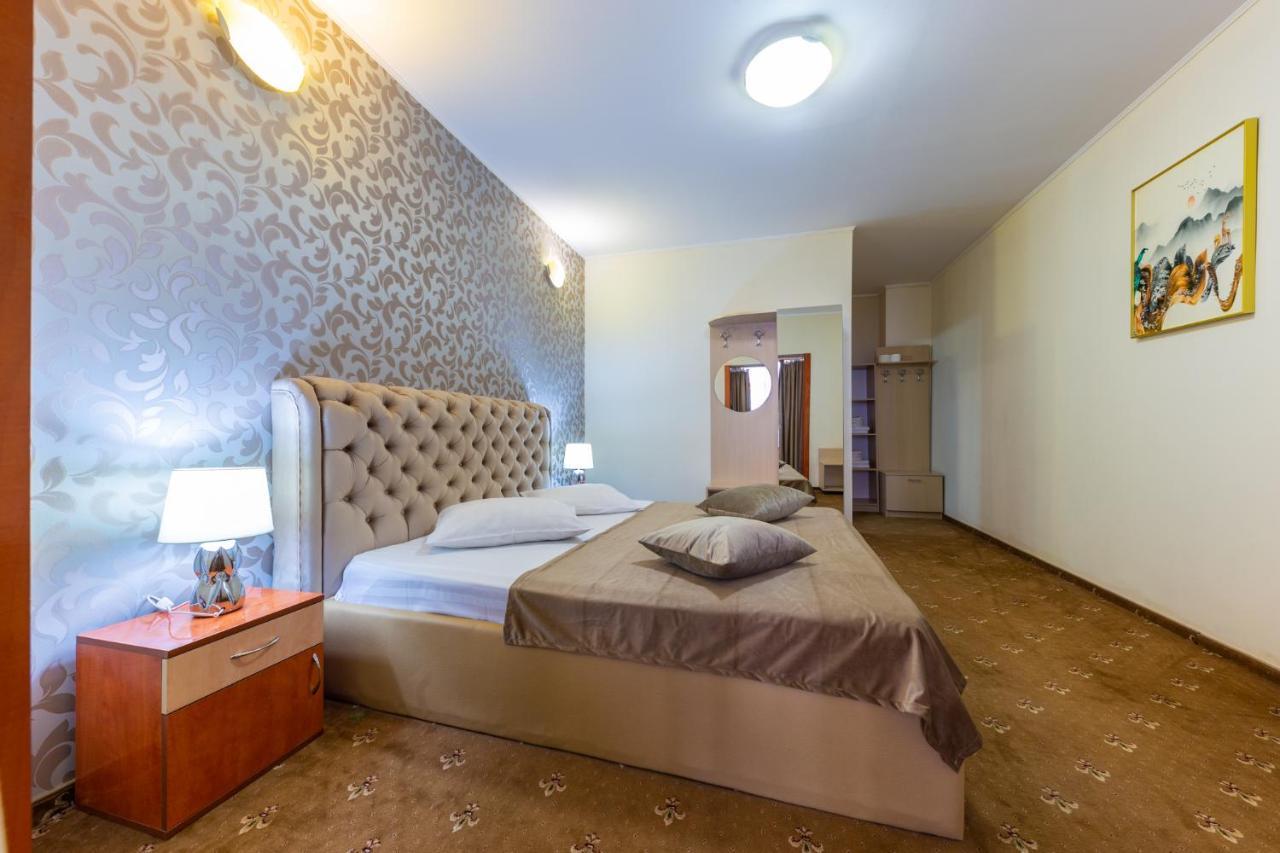 Hotel Amphitryon Bucarest Esterno foto