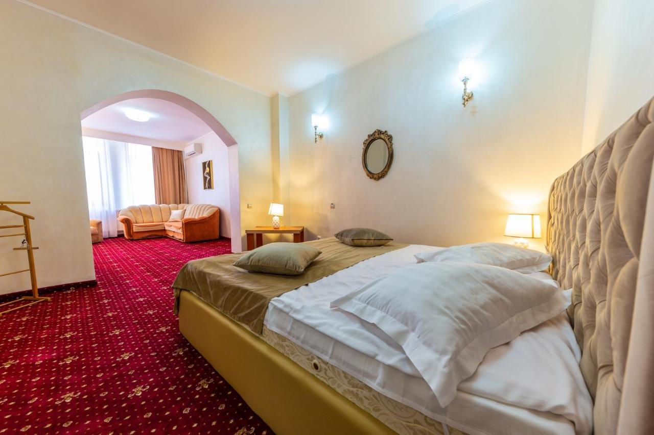 Hotel Amphitryon Bucarest Esterno foto