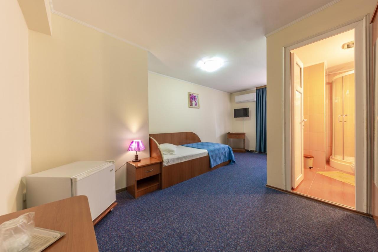Hotel Amphitryon Bucarest Esterno foto