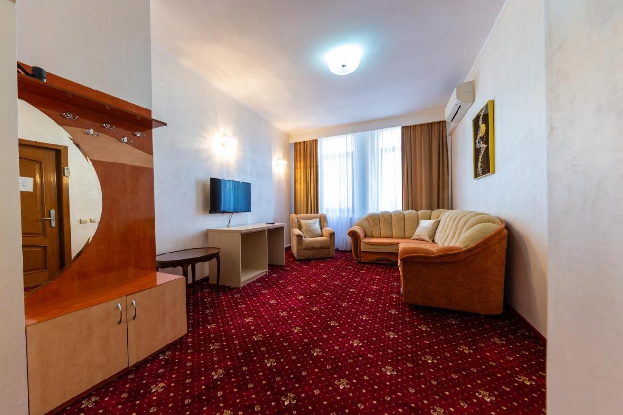 Hotel Amphitryon Bucarest Esterno foto