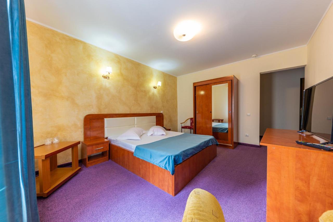 Hotel Amphitryon Bucarest Esterno foto