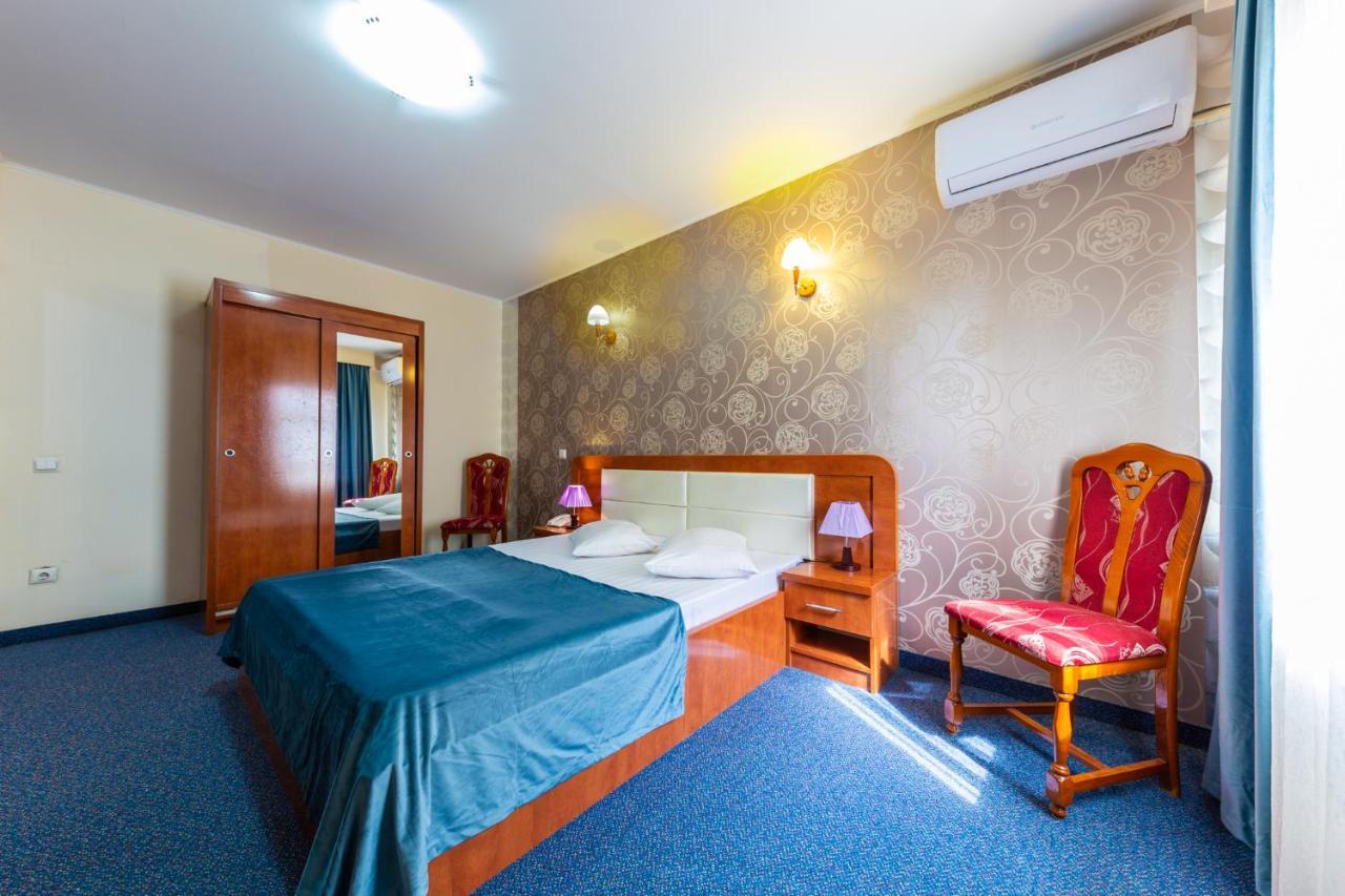 Hotel Amphitryon Bucarest Esterno foto