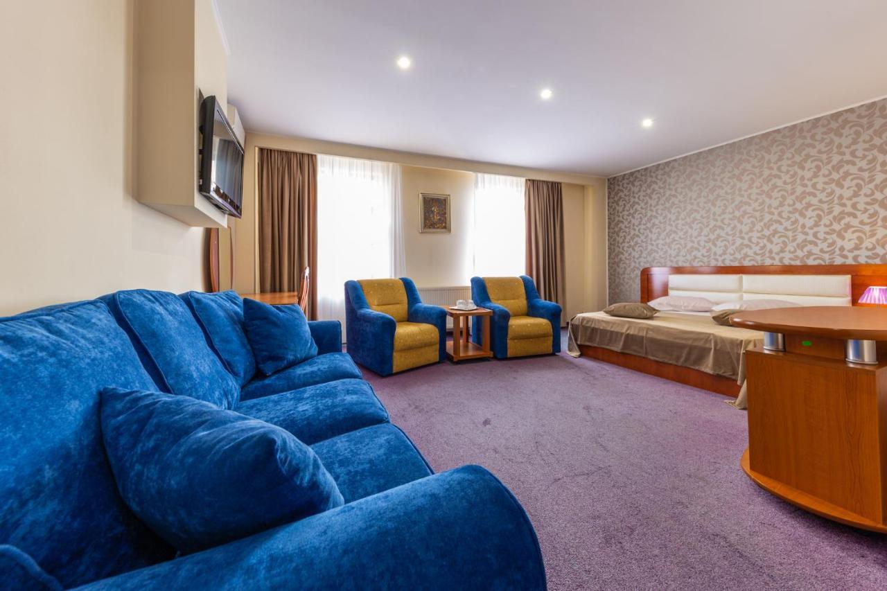Hotel Amphitryon Bucarest Esterno foto