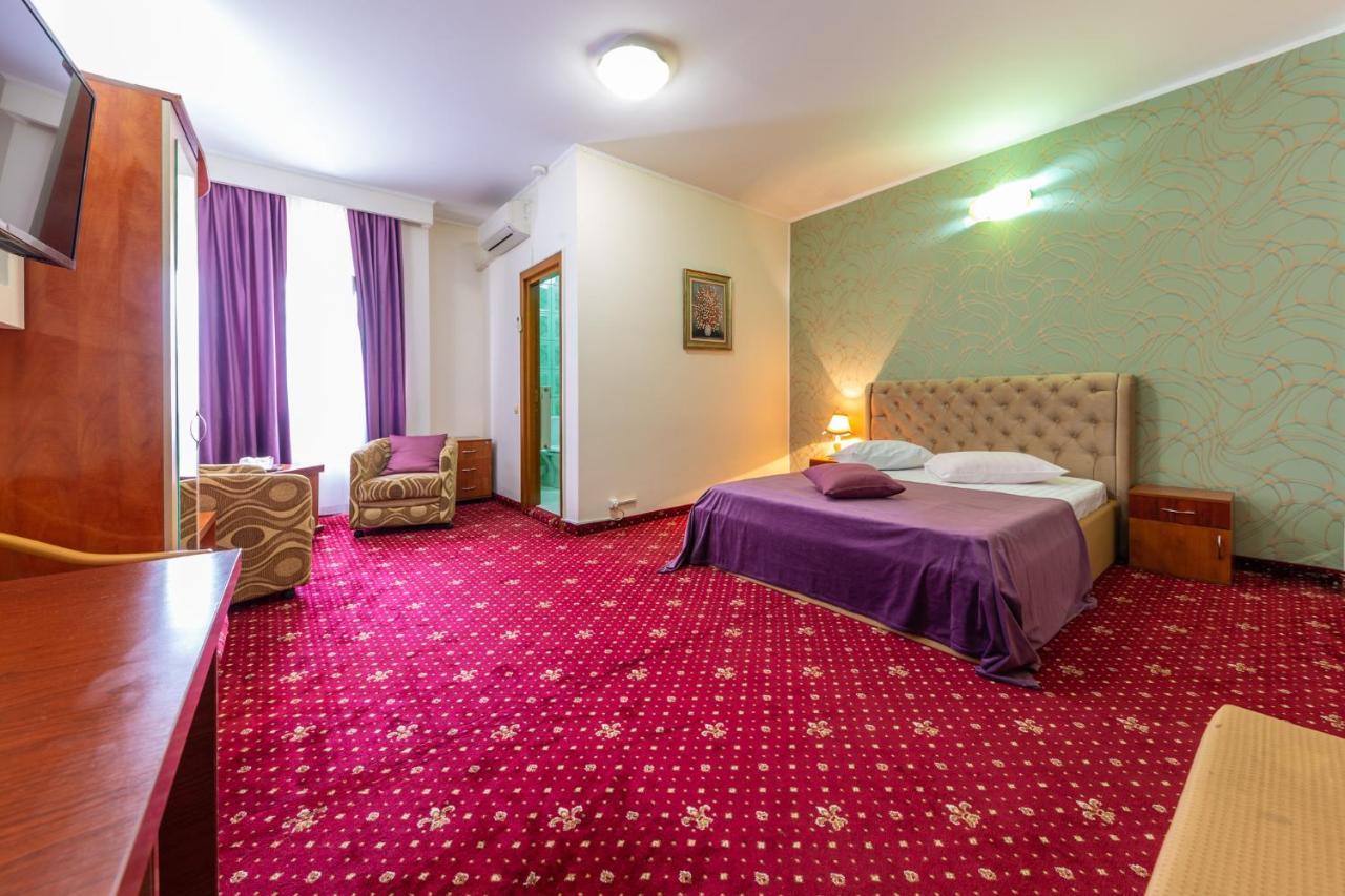 Hotel Amphitryon Bucarest Esterno foto