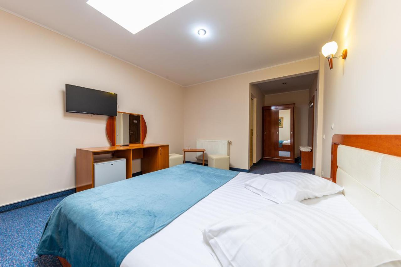 Hotel Amphitryon Bucarest Esterno foto