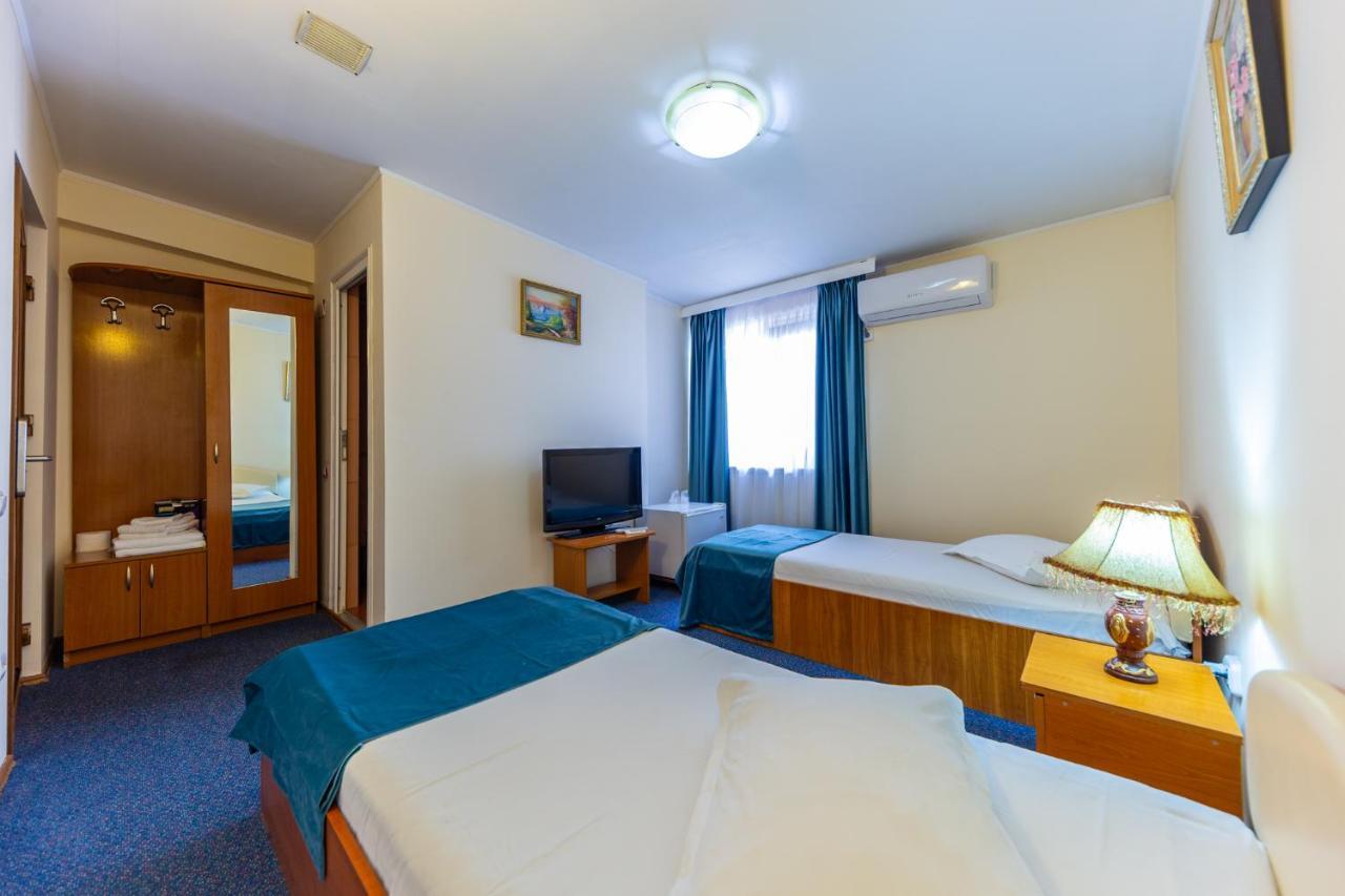 Hotel Amphitryon Bucarest Esterno foto
