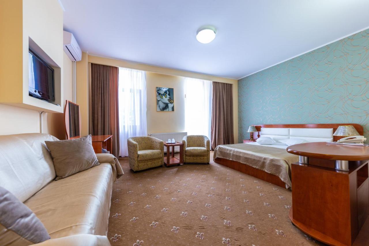 Hotel Amphitryon Bucarest Esterno foto