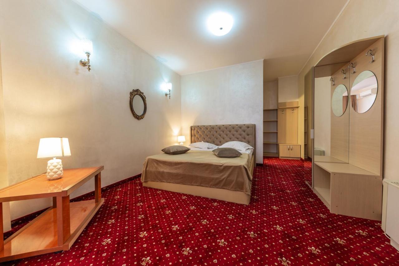 Hotel Amphitryon Bucarest Esterno foto