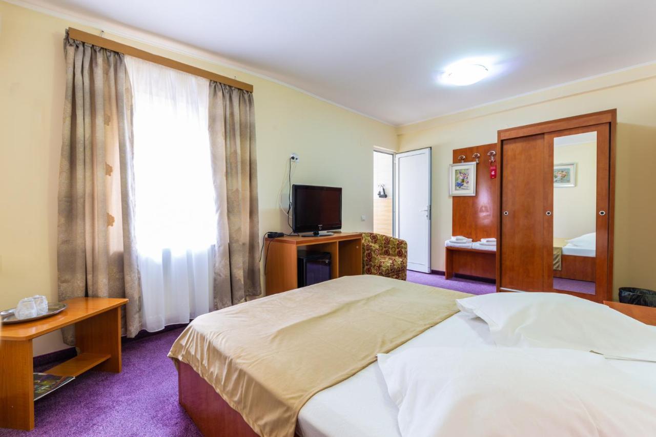 Hotel Amphitryon Bucarest Esterno foto