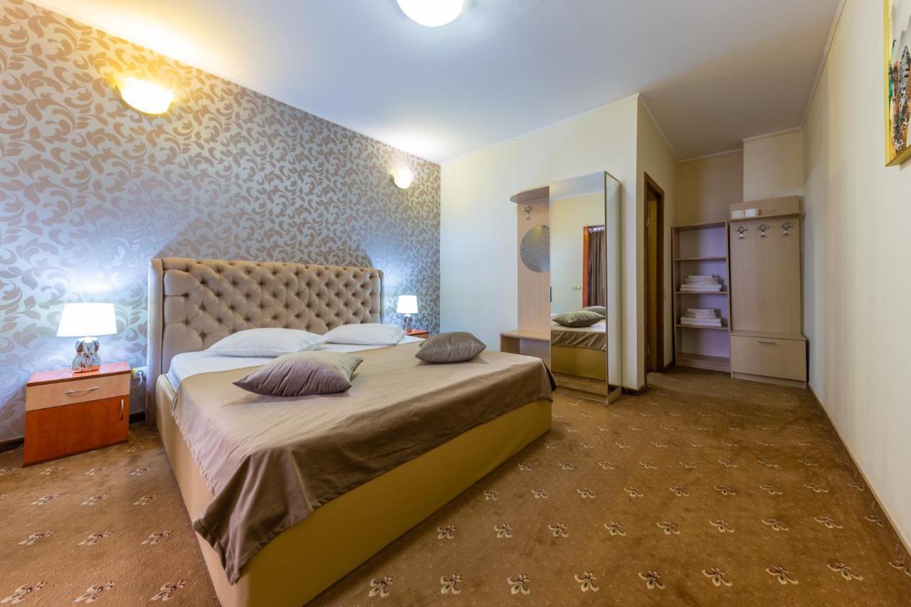 Hotel Amphitryon Bucarest Esterno foto
