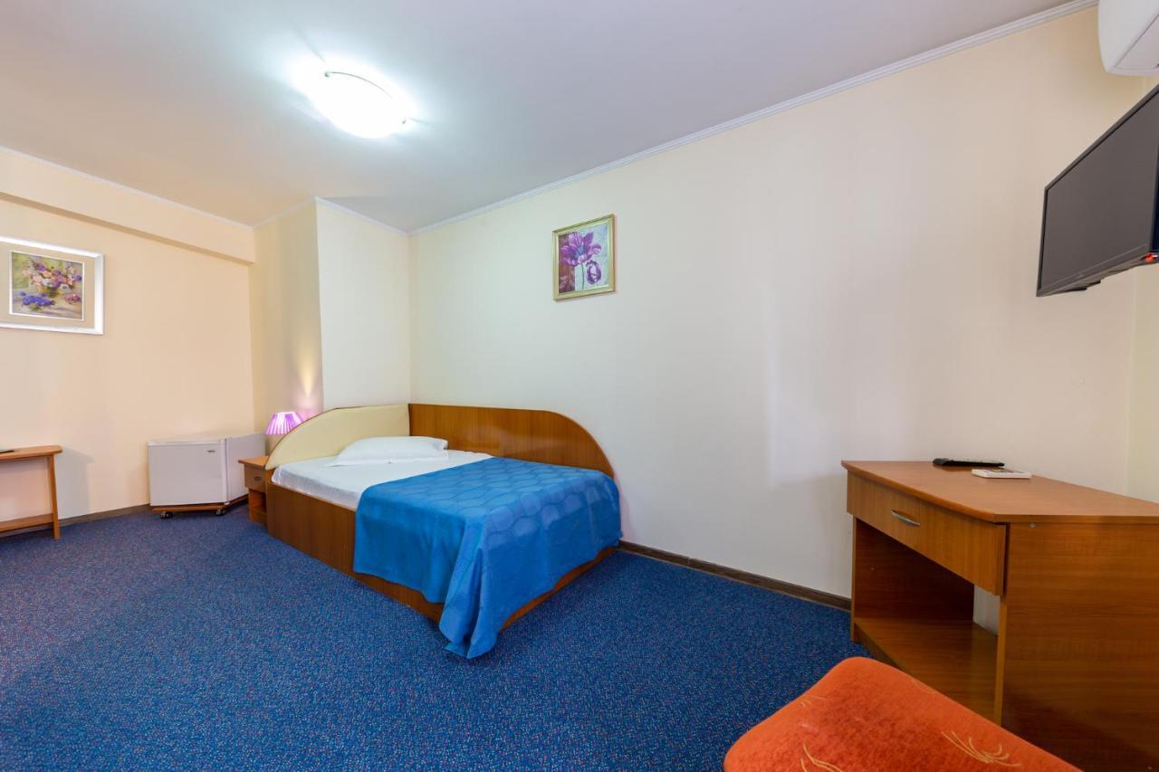Hotel Amphitryon Bucarest Esterno foto