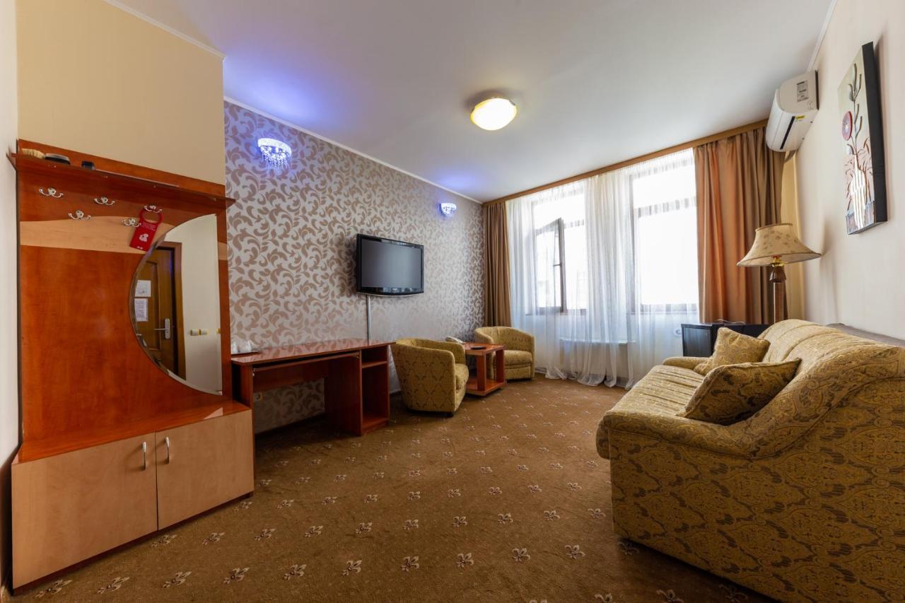 Hotel Amphitryon Bucarest Esterno foto