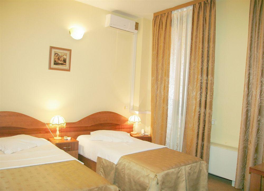 Hotel Amphitryon Bucarest Esterno foto