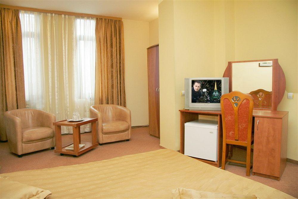 Hotel Amphitryon Bucarest Esterno foto