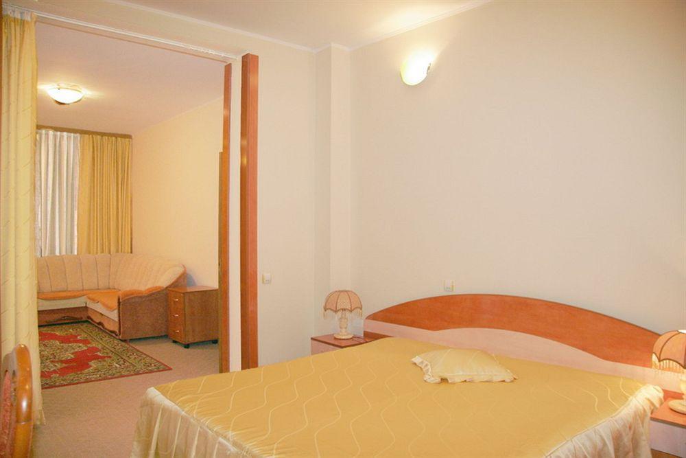 Hotel Amphitryon Bucarest Esterno foto