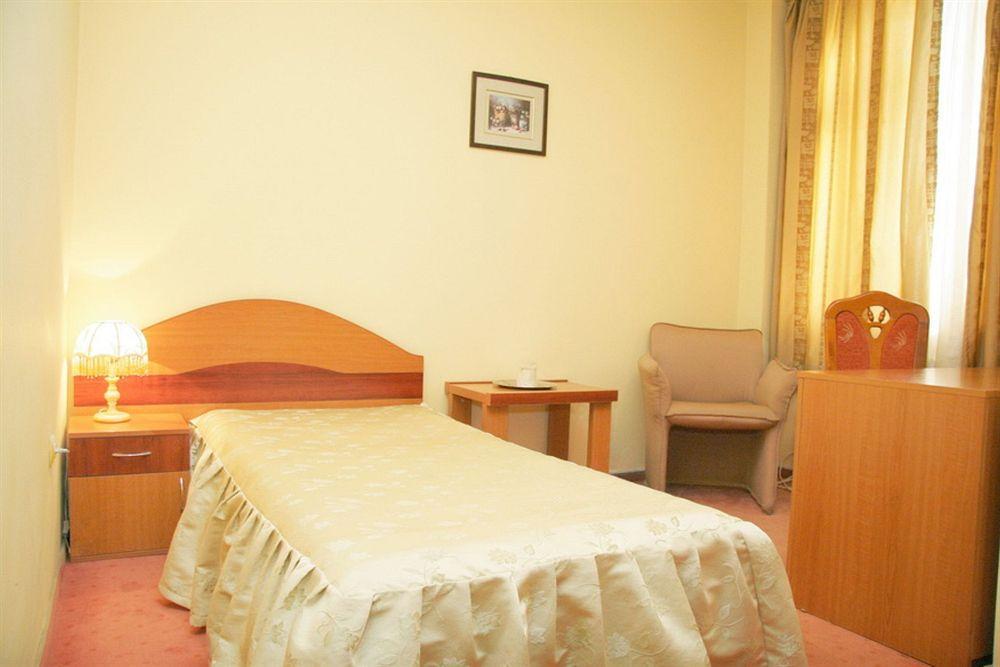 Hotel Amphitryon Bucarest Esterno foto