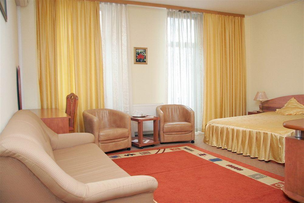 Hotel Amphitryon Bucarest Esterno foto