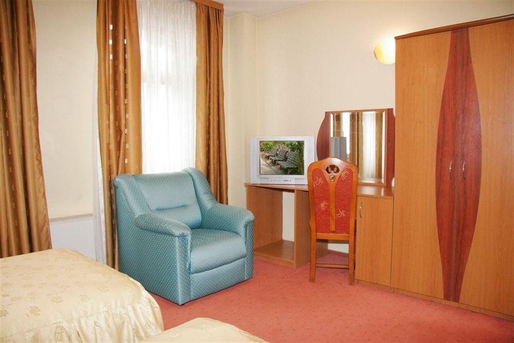 Hotel Amphitryon Bucarest Esterno foto