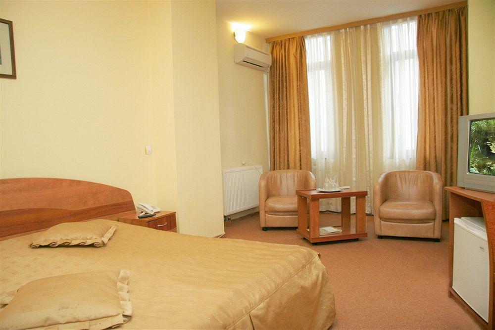 Hotel Amphitryon Bucarest Esterno foto