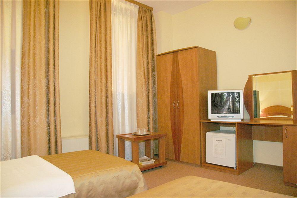 Hotel Amphitryon Bucarest Esterno foto