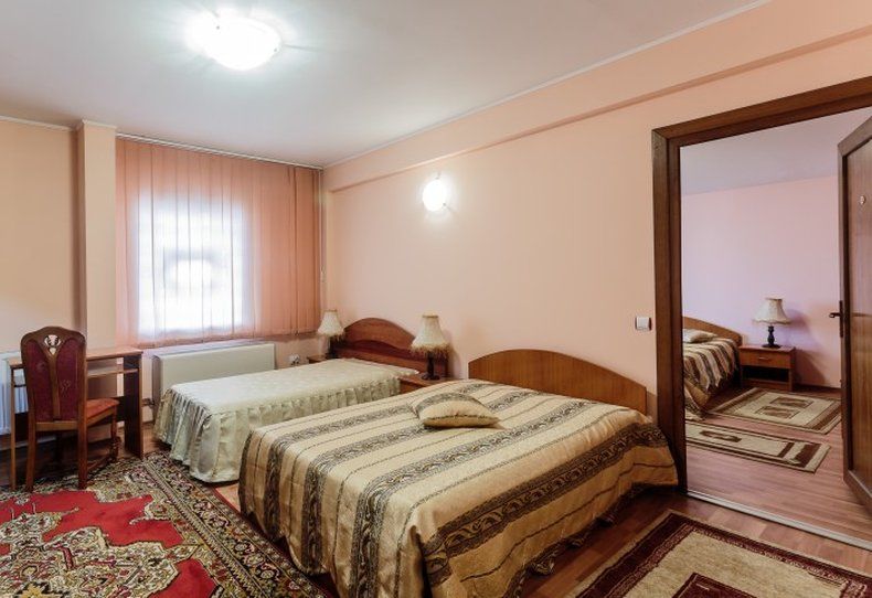 Hotel Amphitryon Bucarest Esterno foto